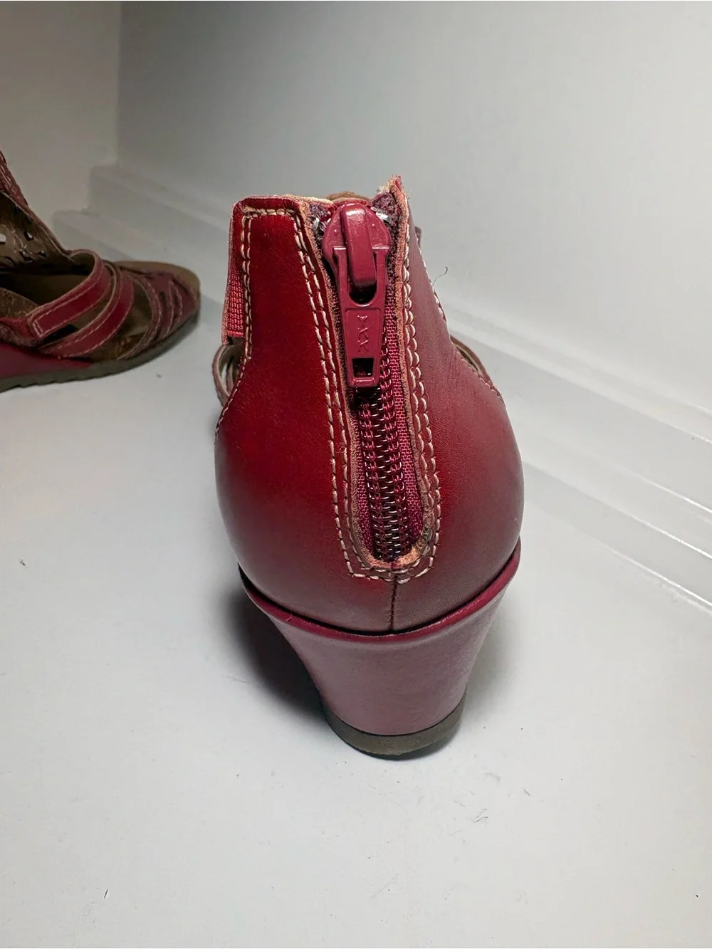 Earth Origins Red Laser-Cut Leather Wedge Sandals with Strappy Design